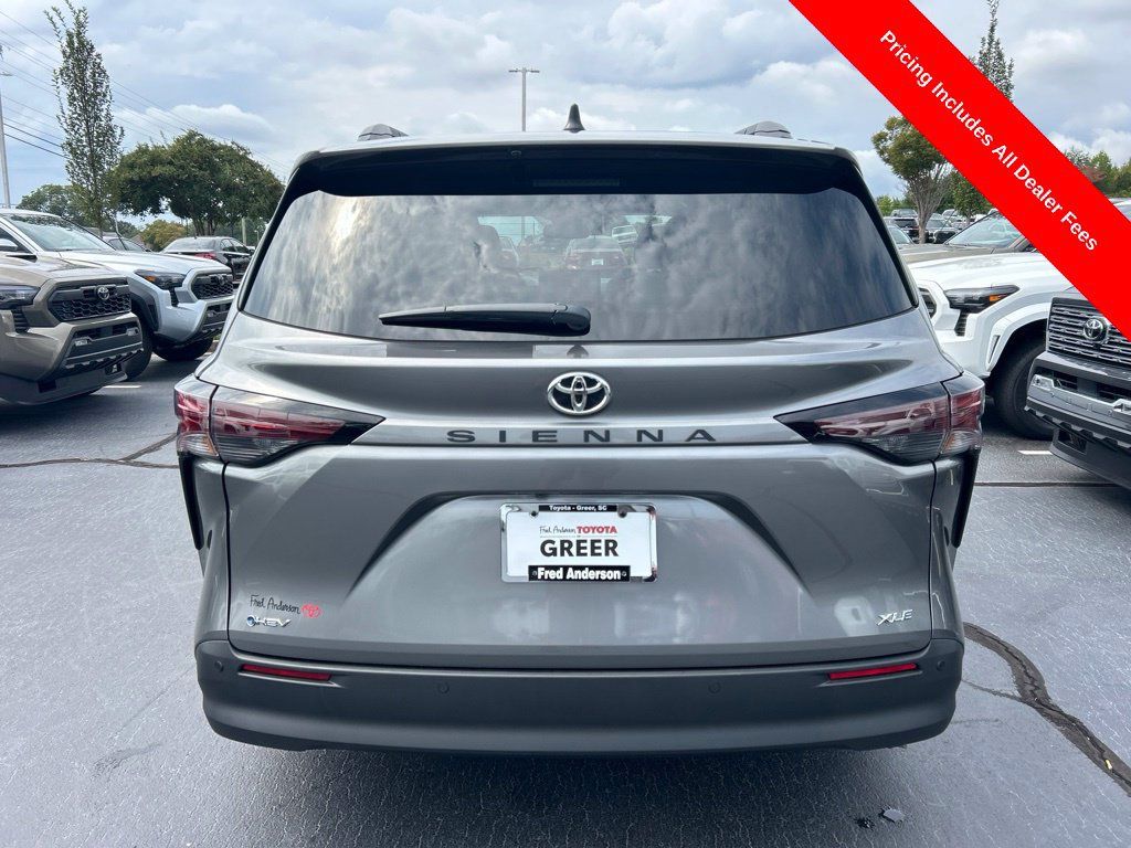 Used 2026 Toyota Sienna XLE FWD image 19