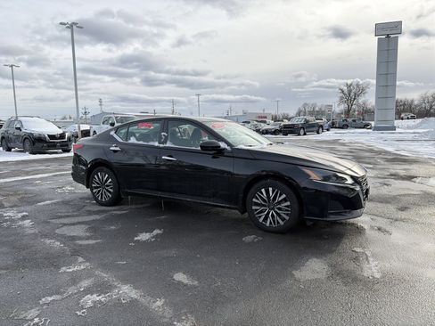 Certified 2023 Nissan Altima 2.5 SV image 3