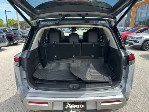 Used 2022 Nissan Pathfinder SL AWD/4WD image 12