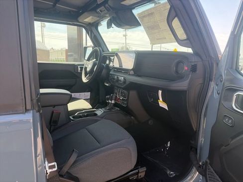 New 2026 Jeep Wrangler Rubicon w/ Xtreme 35 Tire Package AWD/4WD image 23