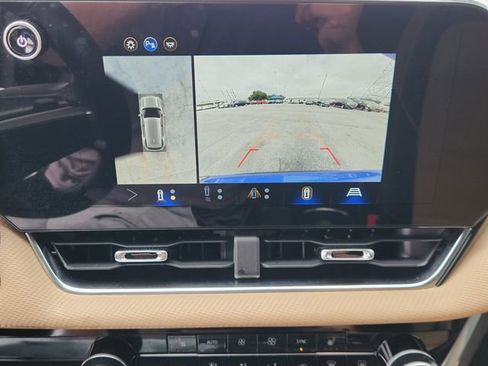 Used 2025 Chevrolet Equinox ACTIV w/ Safety and Technology Package image 17