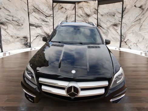 Used 2015 Mercedes-Benz GL 550 4MATIC image 3