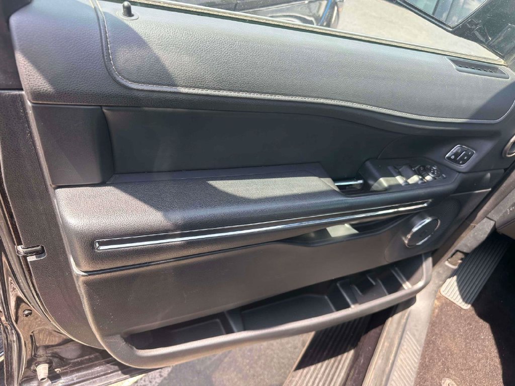 Used 2023 Ford Expedition XLT AWD/4WD image 16