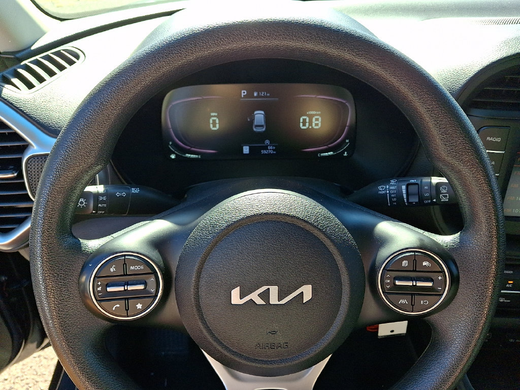 Used 2023 Kia Soul LX w/ LX Technology Package FWD image 18