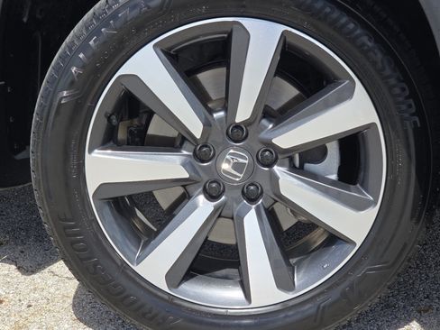 Used 2025 Honda Pilot Touring image 11
