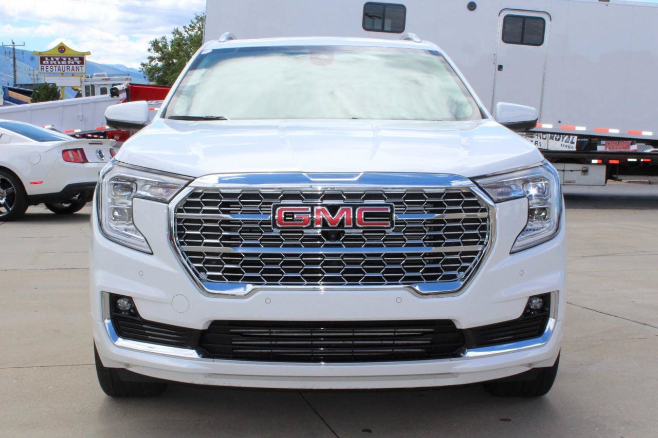 Used 2024 GMC Terrain Denali w/ Denali Premium Package AWD/4WD image 32