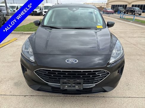 Used 2022 Ford Escape SE w/ SE Sport Appearance Package image 2