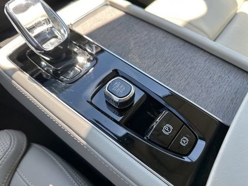 Certified 2025 Volvo XC90 T8 Ultra AWD/4WD image 30