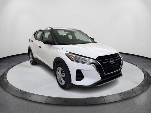 Used 2022 Nissan Kicks S image 3