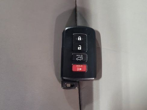 Used 2017 Toyota Highlander XLE w/ Protection Package #3 image 32