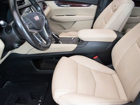 Used 2019 Cadillac XT5 Luxury FWD image 20