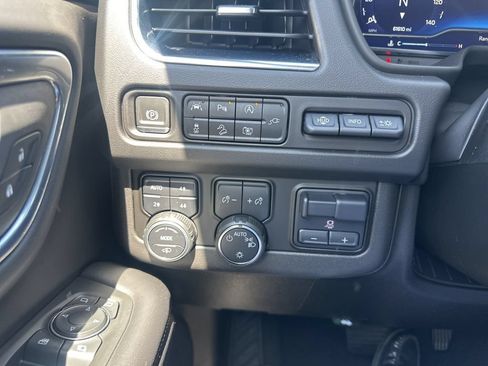 Used 2022 Chevrolet Tahoe High Country AWD/4WD image 18