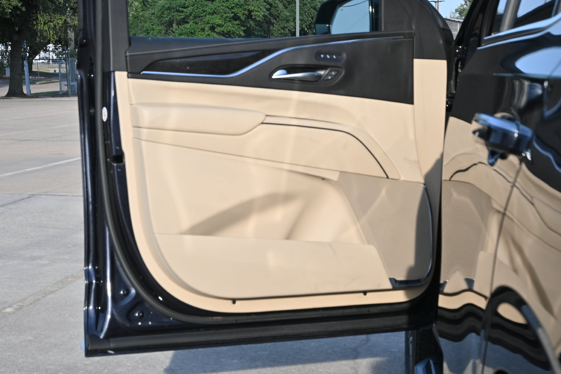 Certified 2023 Cadillac Escalade Premium Luxury w/ Performance Package AWD/4WD image 18