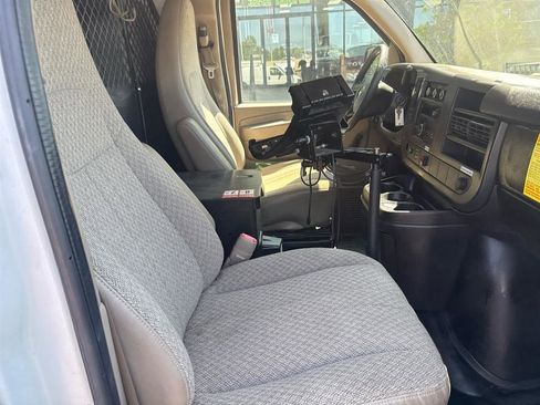 Used 2011 Chevrolet Express 2500 RWD image 18