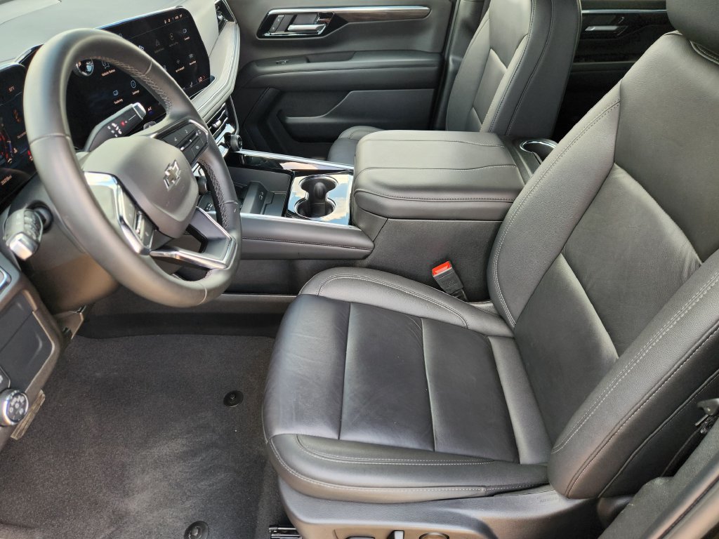 Used 2025 Chevrolet Suburban Z71 AWD/4WD image 14