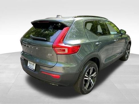 New 2026 Volvo XC40 B5 Core w/ Climate Package AWD/4WD image 7