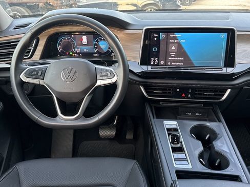 Used 2024 Volkswagen Atlas SE FWD image 4