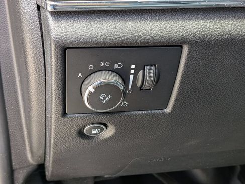 Used 2021 Jeep Grand Cherokee Limited AWD/4WD image 16