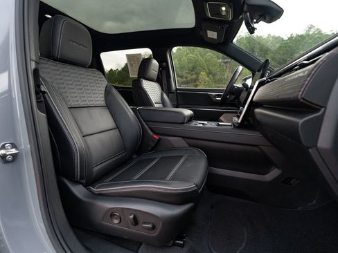 Used 2024 GMC Sierra EV Denali image 25