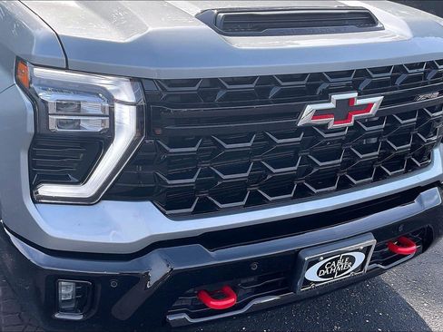 Used 2025 Chevrolet Silverado 2500 ZR2 AWD/4WD image 29