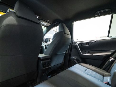 Used 2023 Toyota RAV4 SE image 28