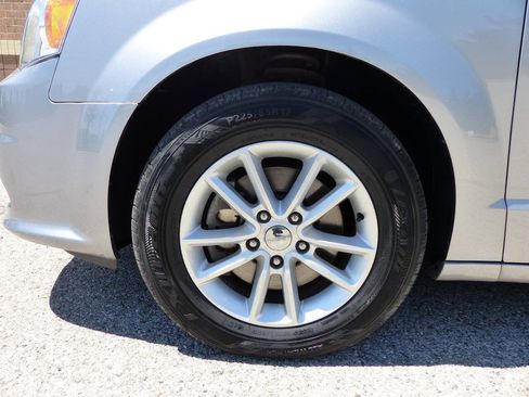 Used 2019 Dodge Grand Caravan SXT FWD image 15