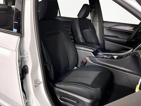 New 2026 Jeep Grand Cherokee L Laredo image 12