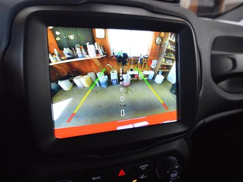 Used 2023 Jeep Renegade Latitude AWD/4WD image 34