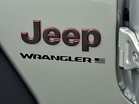 Used 2024 Jeep Wrangler Unlimited Rubicon w/ Technology Group AWD/4WD image 30