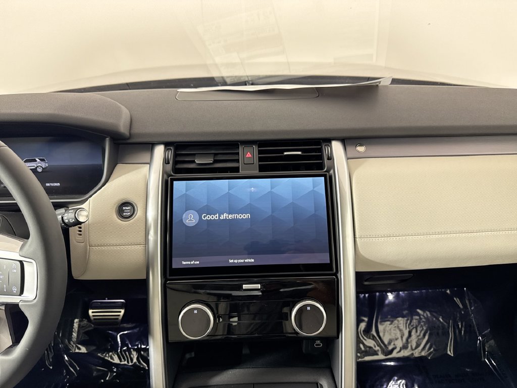 Used 2025 Land Rover Discovery Dynamic SE AWD/4WD image 16