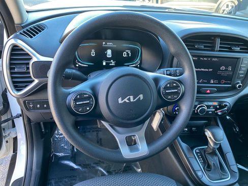 Used 2025 Kia Soul LX w/ LX Technology Package image 25