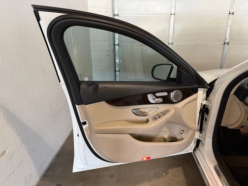 Used 2015 Mercedes-Benz C 300 4MATIC Sedan image 9