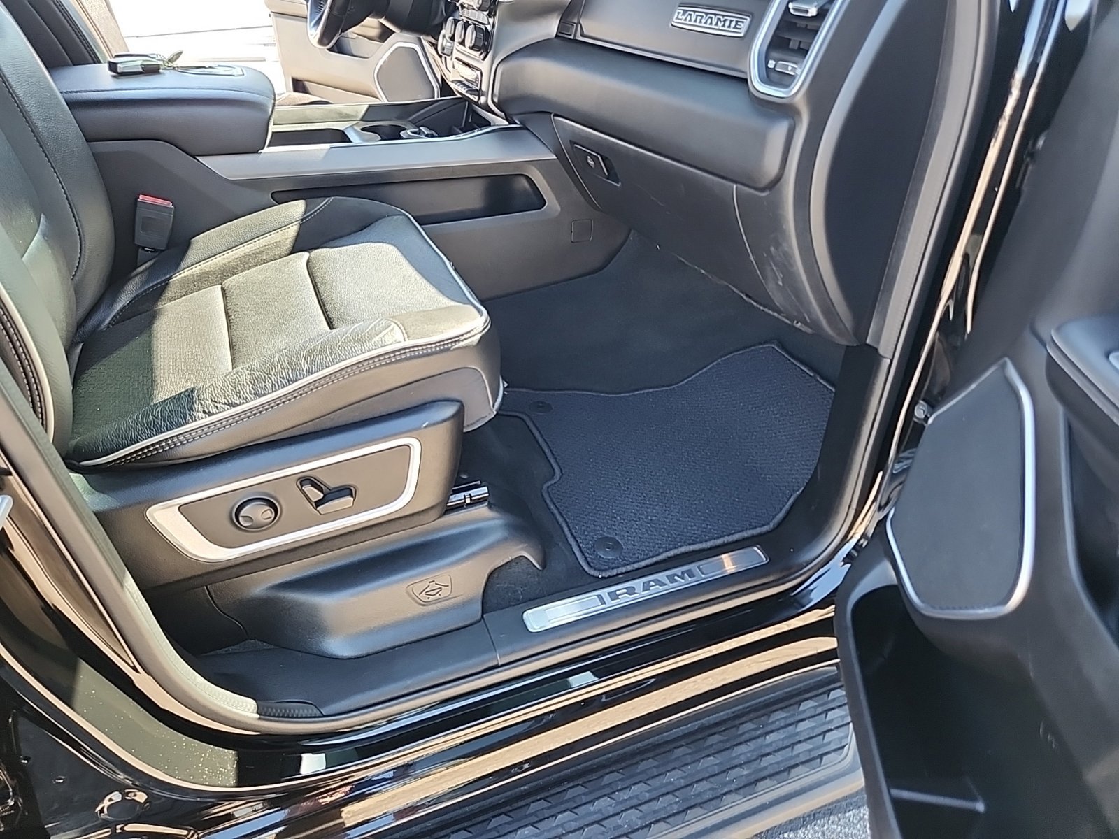Used 2022 RAM 1500 Laramie AWD/4WD image 31