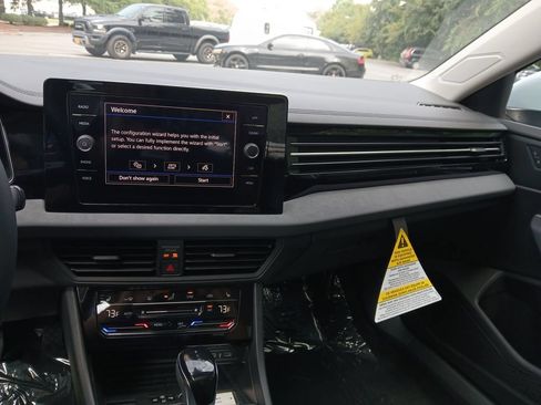 New 2027 Volkswagen Jetta SE FWD image 17