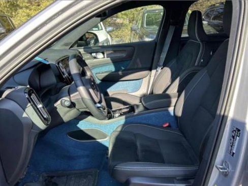 Used 2023 Volvo XC40 Recharge Ultimate image 12