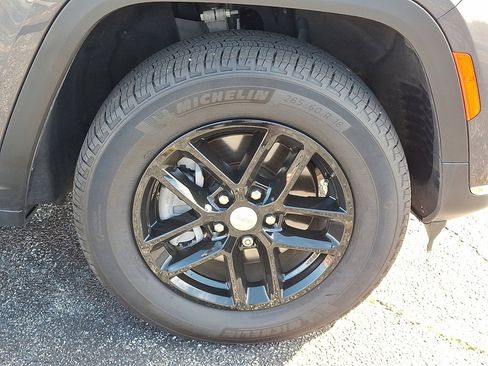 Used 2024 Jeep Grand Cherokee L Laredo w/ Luxury Tech Group I image 9