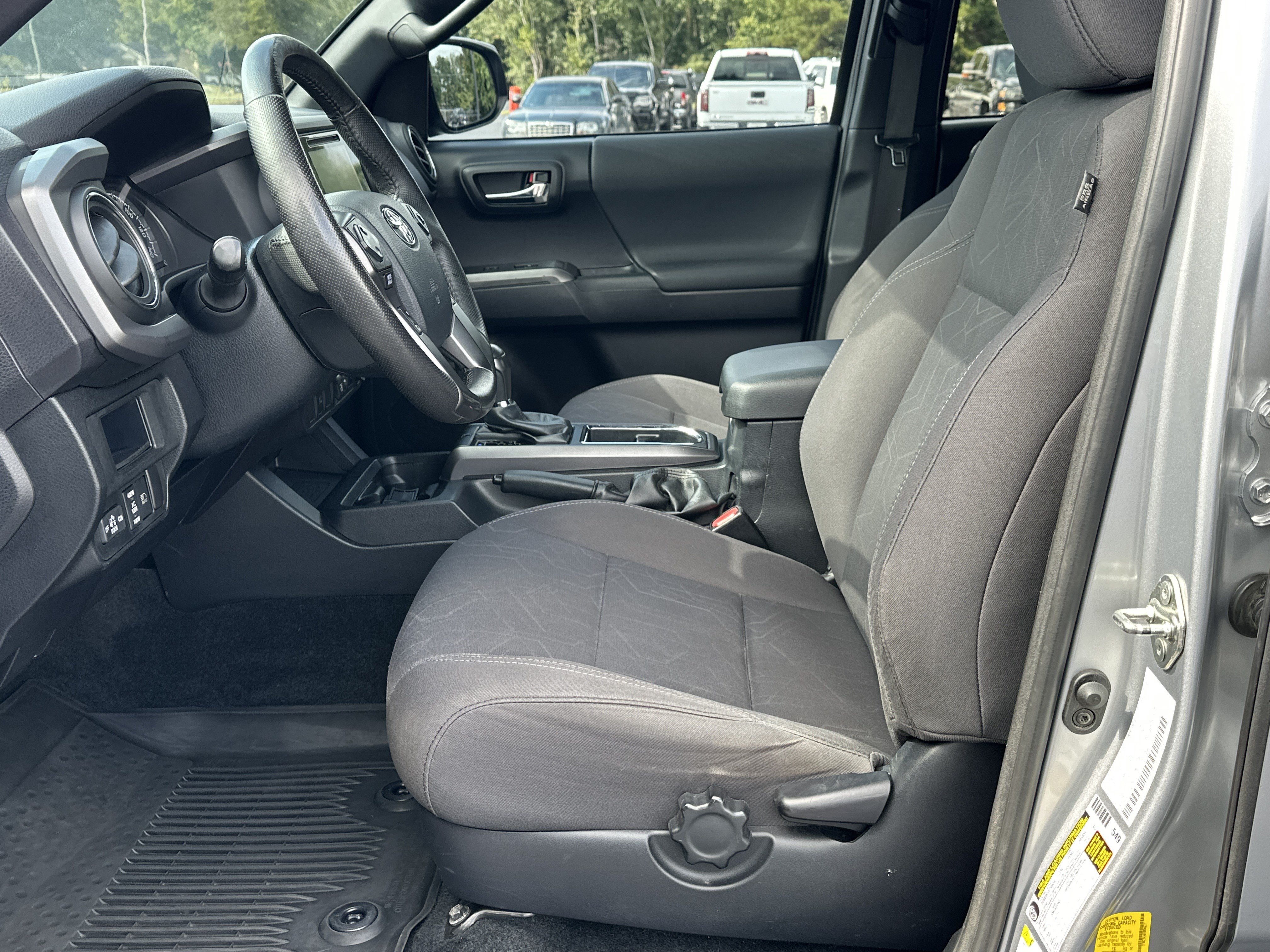 Used 2019 Toyota Tacoma TRD Off-Road AWD/4WD image 10