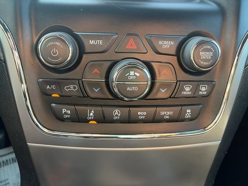 Used 2020 Jeep Grand Cherokee Laredo AWD/4WD image 18