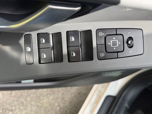 Certified 2025 Kia Niro EX w/ EX Cold Weather Package FWD image 11