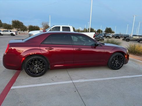 Used 2020 Chrysler 300 Touring w/ Sport Appearance Package image 13
