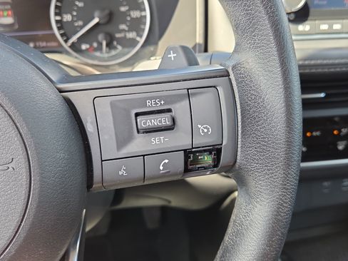 Used 2023 Nissan Rogue S AWD/4WD image 20