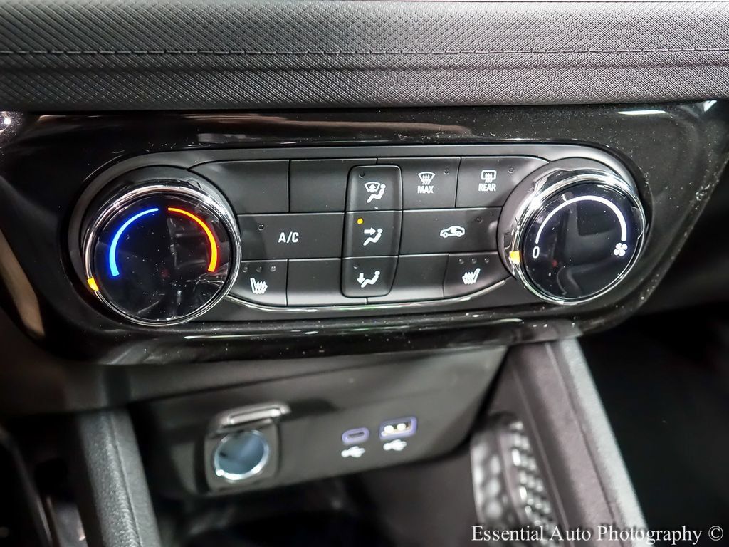 Used 2026 Chevrolet TrailBlazer LT w/ LT Cold Weather Package FWD image 15