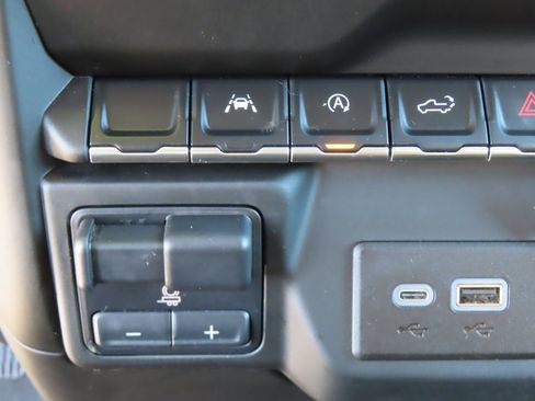 Used 2024 Chevrolet Silverado 1500 Custom image 9