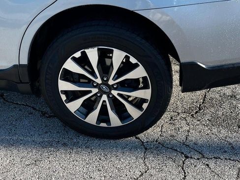 Used 2017 Subaru Outback 2.5i Limited image 7