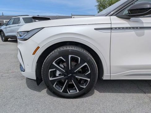 Used 2024 Lincoln Nautilus Reserve w/ Equipment Group 202A AWD/4WD image 23
