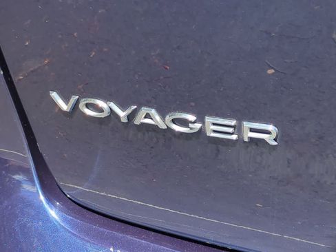 Used 2020 Chrysler Voyager Lxi FWD image 13