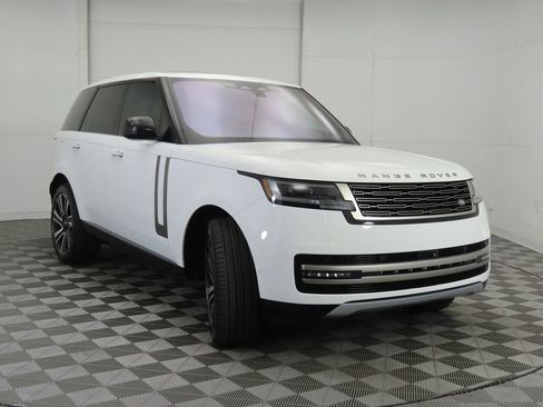 Certified 2023 Land Rover Range Rover SE image 3