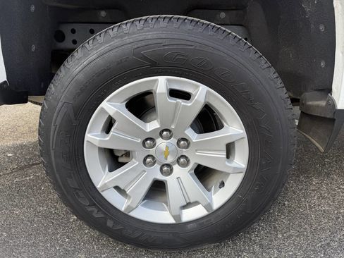 Used 2022 Chevrolet Colorado LT w/ Fleet Safety Package image 38