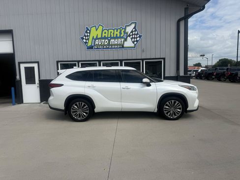 Used 2020 Toyota Highlander Platinum AWD/4WD image 9