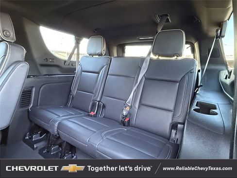 Used 2023 Chevrolet Suburban Premier image 32